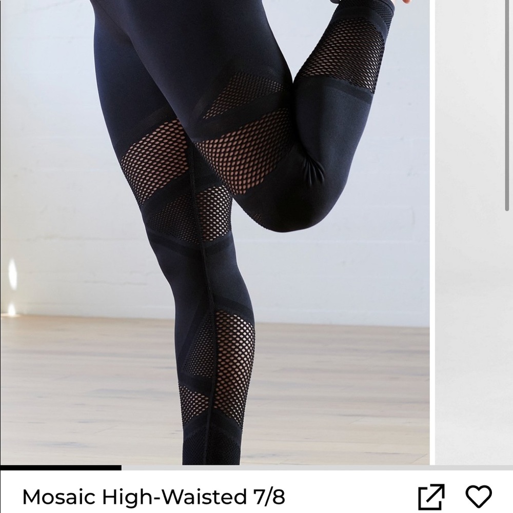 NWT Fabletics black Mosaic high waisted 7/8 legging in XS
